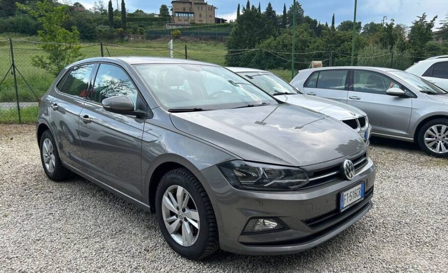 VOLKSWAGEN POLO
