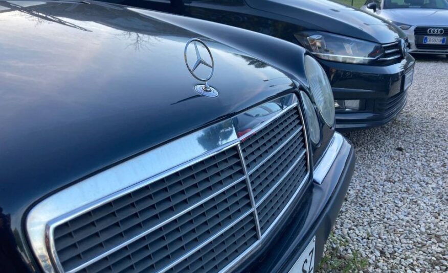 MERCEDES-BENZ E200