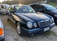 MERCEDES-BENZ E200