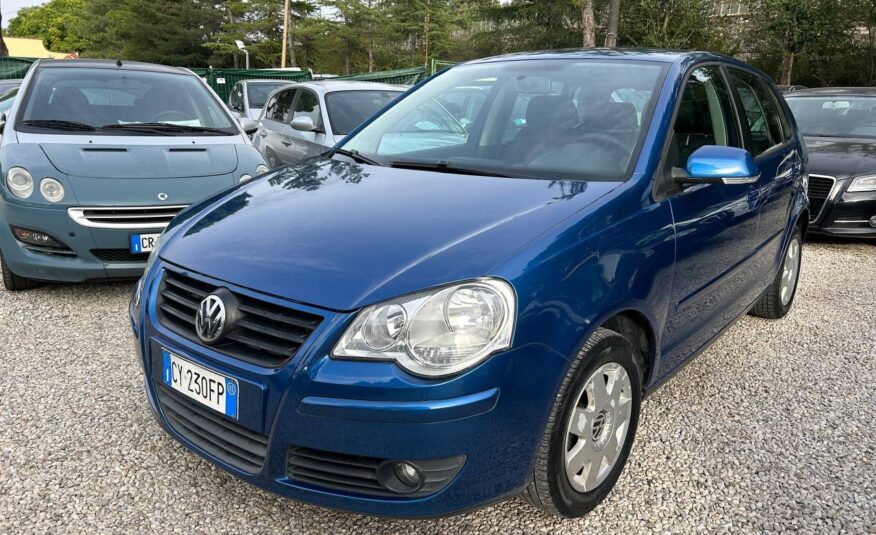 VOLKSWAGEN POLO