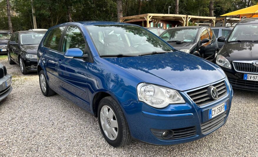 VOLKSWAGEN POLO