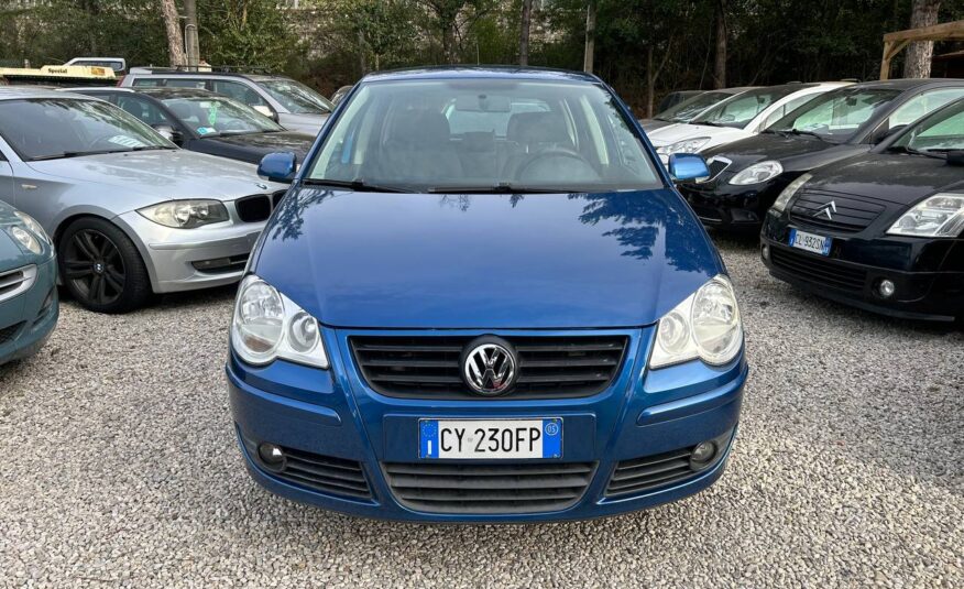 VOLKSWAGEN POLO