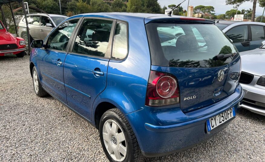 VOLKSWAGEN POLO
