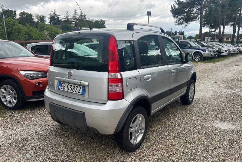 FIAT PANDA 4X4 CLIMBING