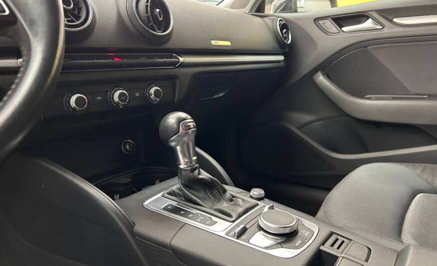 AUDI A3 1.6 NEOPATENTATI CAMBIO AUTOMATICO