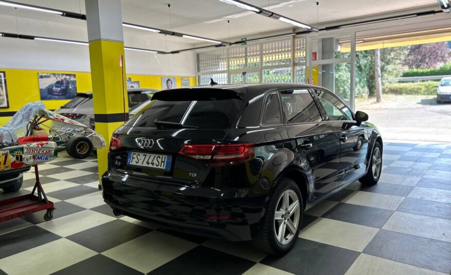 AUDI A3 1.6 NEOPATENTATI CAMBIO AUTOMATICO